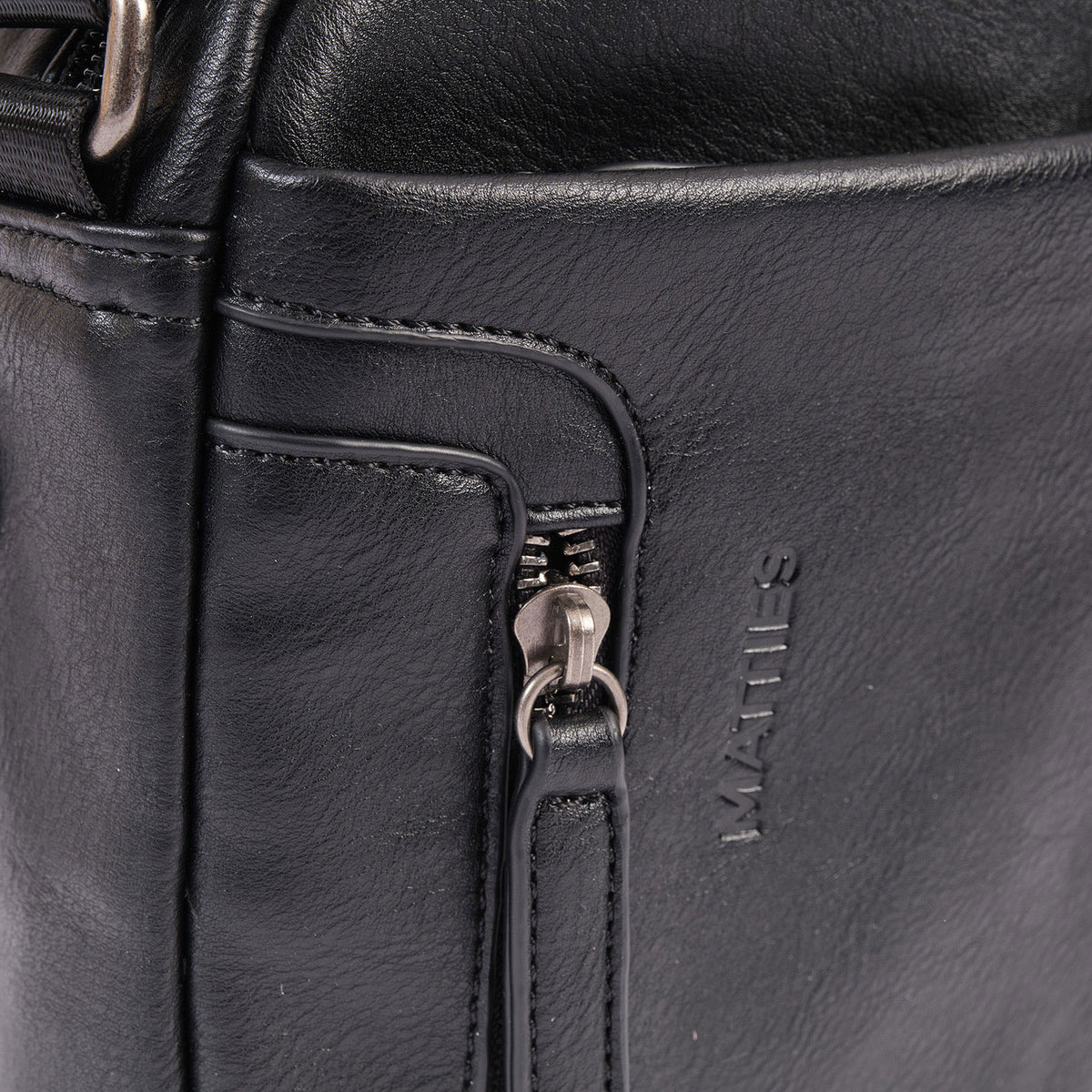 Bolso bandolera para hombre, Serie Juvenil. 17x22 cm