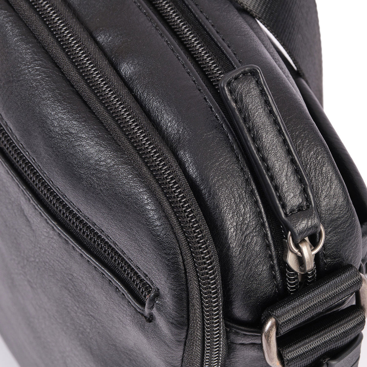 Bolso bandolera para hombre, Serie Juvenil. 17x22 cm