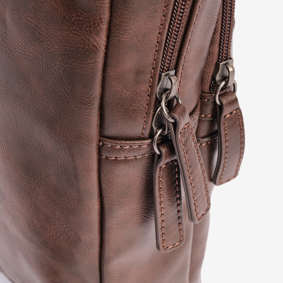 Men's messenger bag, Youth Series. 19x29x06 cm