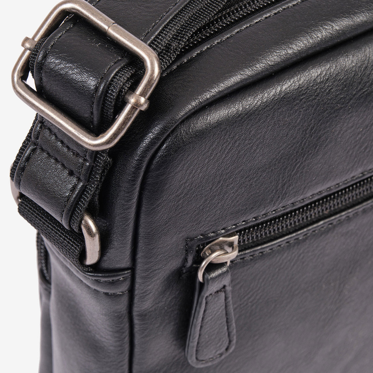 Bolso bandolera para hombre, Serie Juvenil. 19x24x7.5 cm
