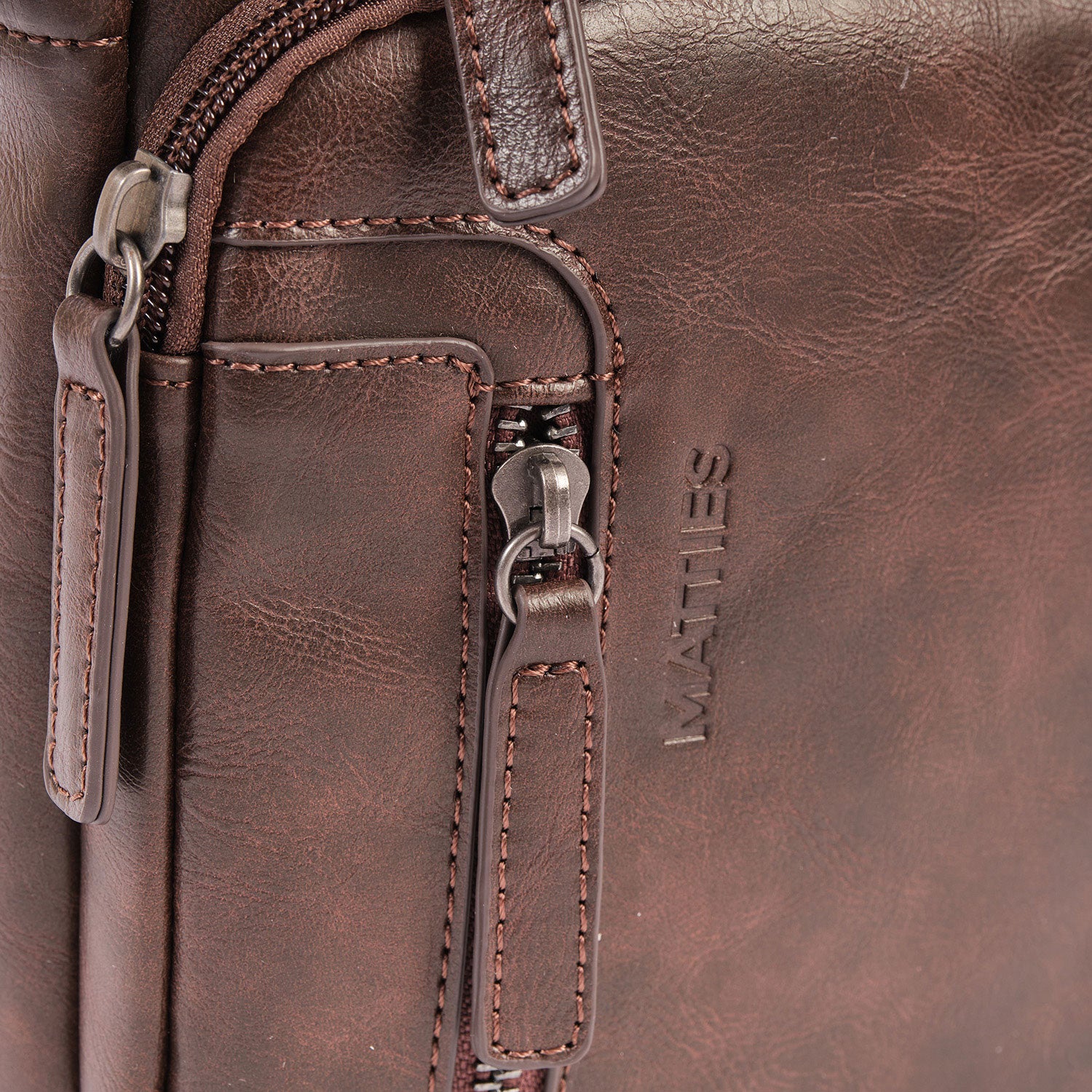 Bolso bandolera para hombre, Serie Juvenil. 19x24x7.5 cm