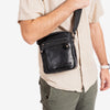 Bolso bandolera para hombre, Serie Juvenil. 16x19 cm