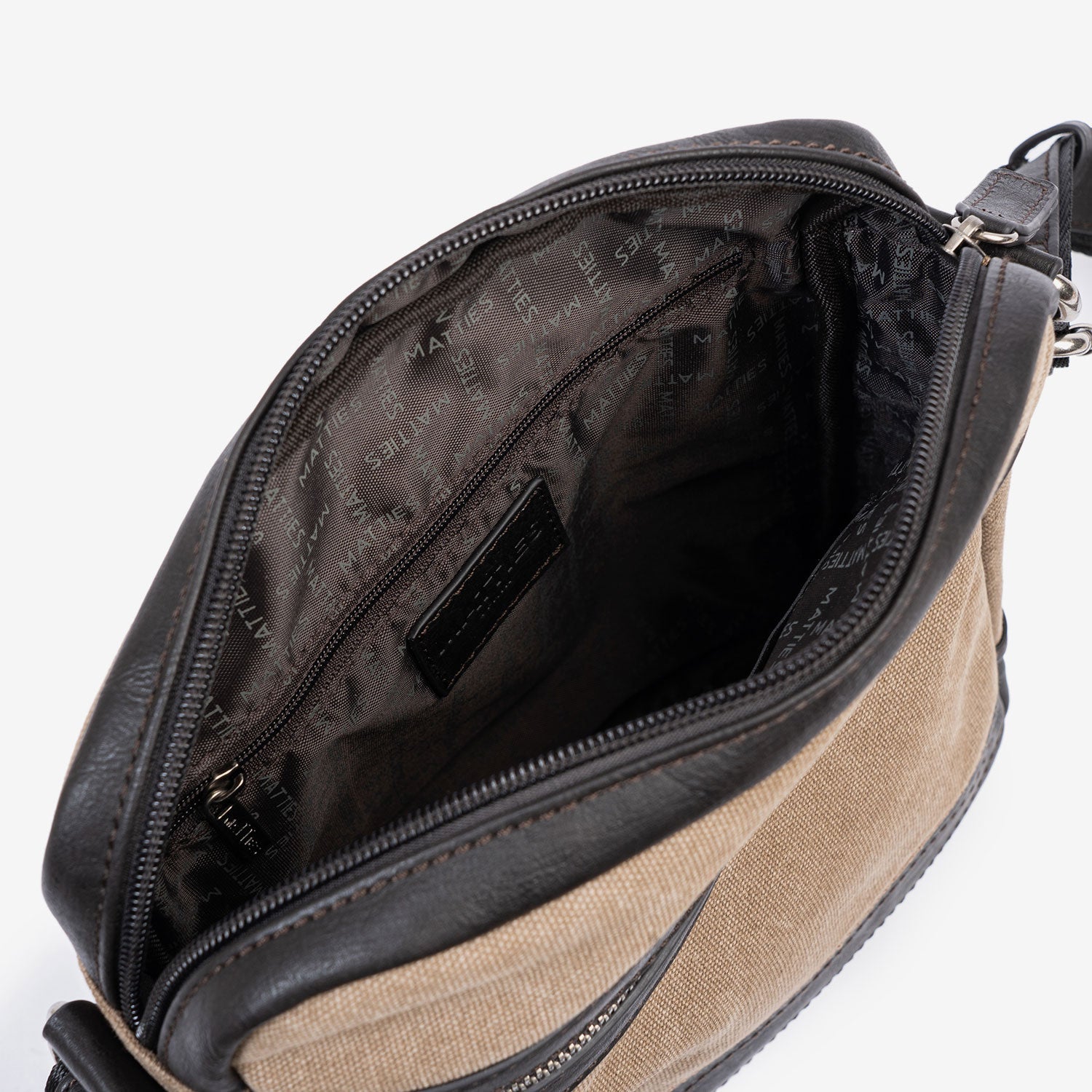 Bolso bandolera para hombre , color marrón, Serie Lona. 21x26.5x5.5 cm