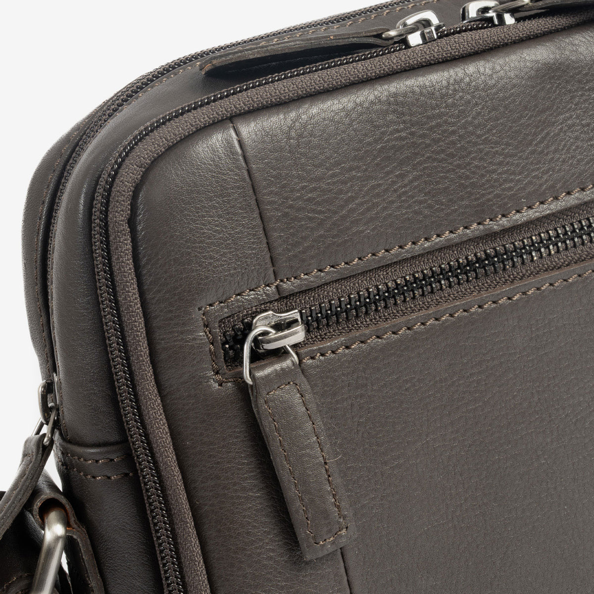 Men's crossbody bag, black color, Pioneer Leather Series. 18x21 cm