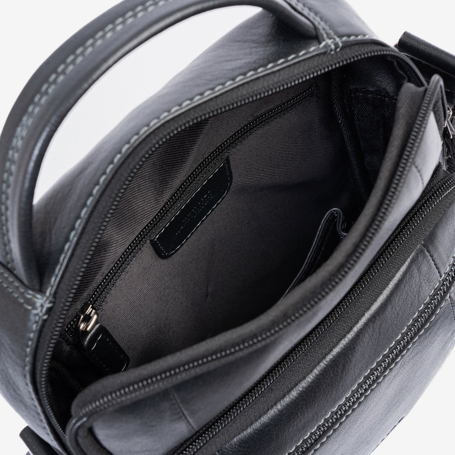 Bolso bandolera para hombre , color negro, Serie Pioneer Leather. 19x24 cm