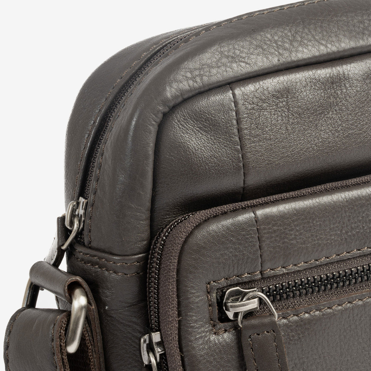 Bolso bandolera para hombre , Serie Pioneer Leather. 16x19 cm