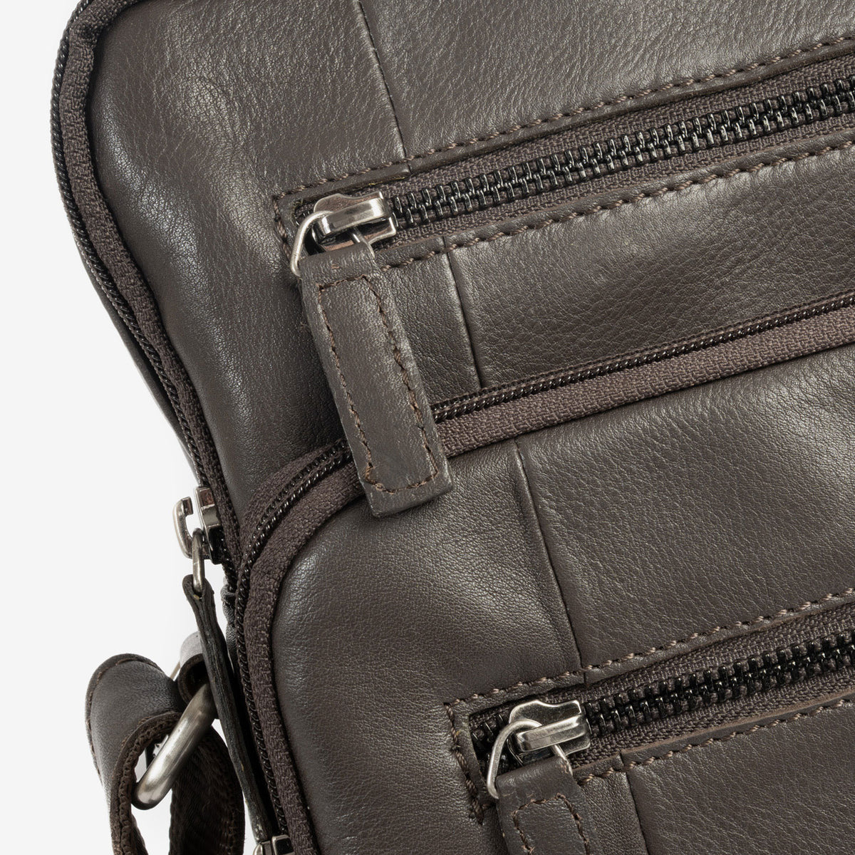 Men's crossbody bag, black color, Pioneer Leather Series. 24x30x07 cm