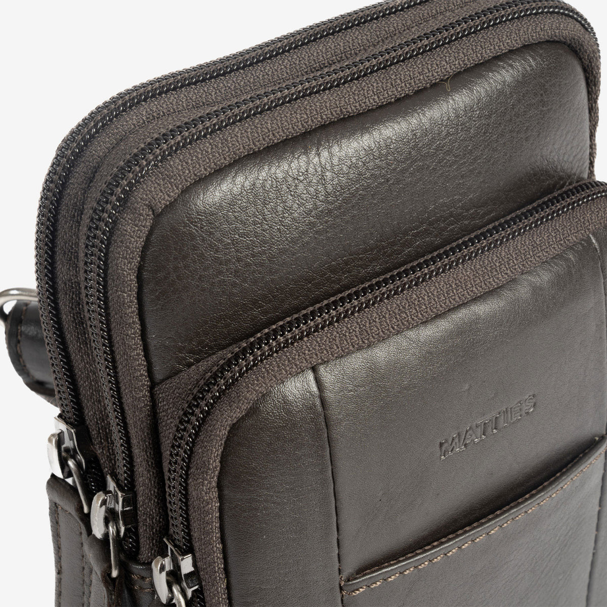 Bolso bandolera para hombre , Serie Pioneer Leather. 11x19 cm