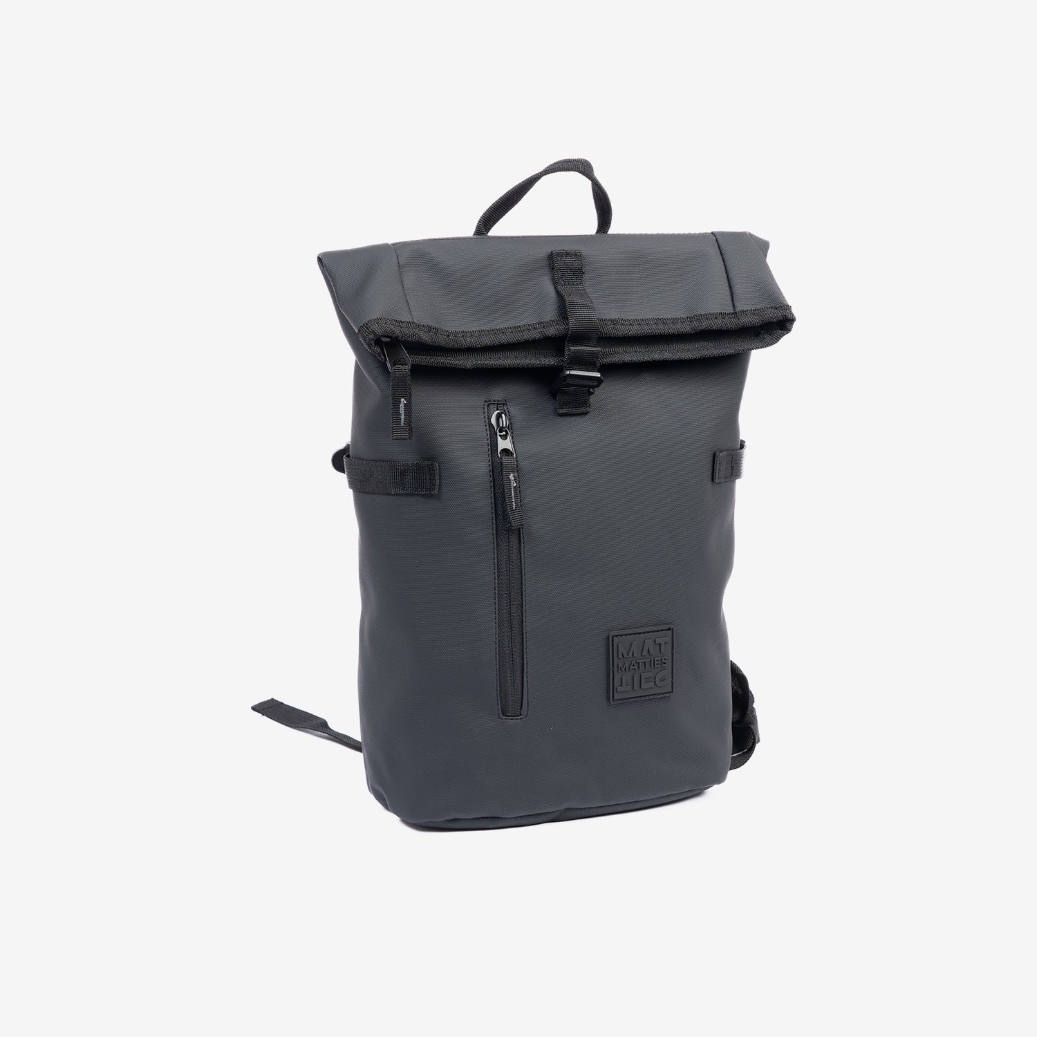 Mochila compacta color negro, unisex, impermeable y perfecta para lo esencial. 22x35x9 cm