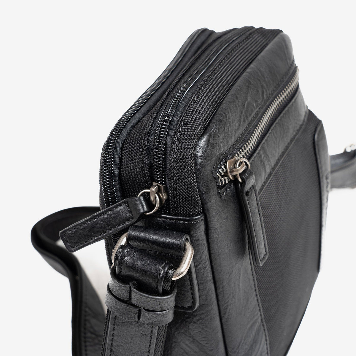 BOLSO BANDOLERA PARA HOMBRE, COLECCIÓN NYLON SPORT. 16.5x20x07 cm - Matties Bags