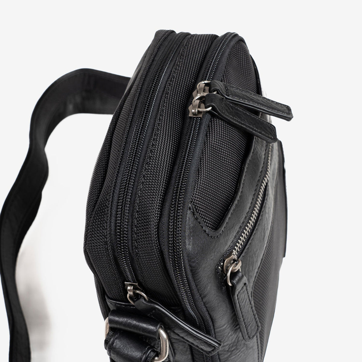 BOLSO BANDOLERA PARA HOMBRE, COLECCIÓN NYLON SPORT. 19x24x07 cm - Matties Bags