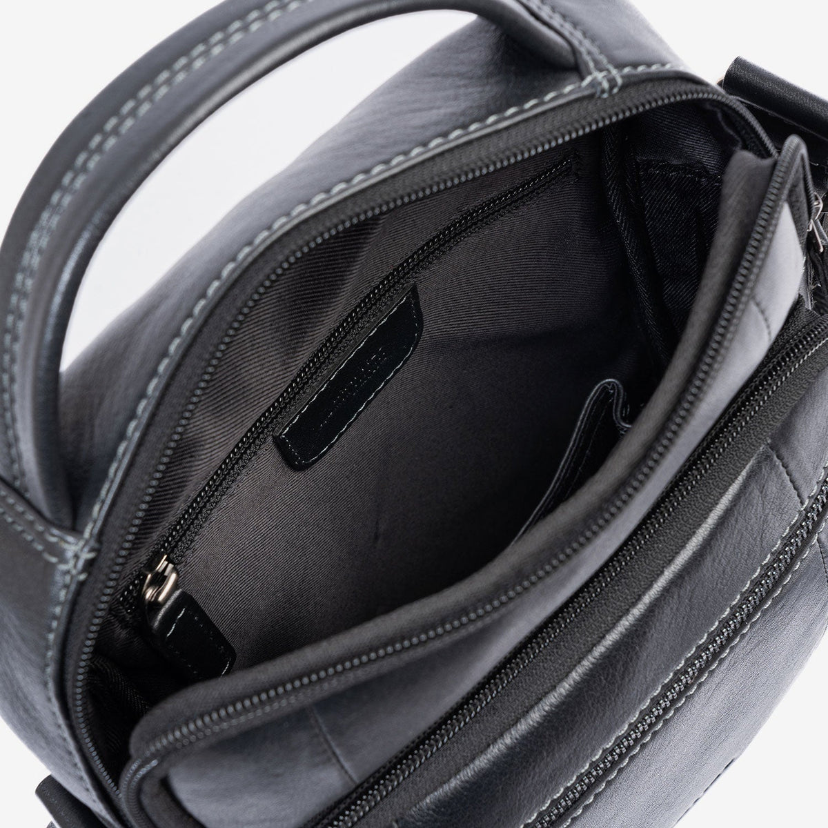 Bolso bandolera para hombre , color negro, Serie Pioneer Leather. 19x24 cm - Matties Bags