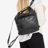 BOLSO DE HOMBRO CONVERTIBLE EN MOCHILA, COLOR NEGRO, SERIE ALMERIA. 25x30x10.5 CM - Matties Bags