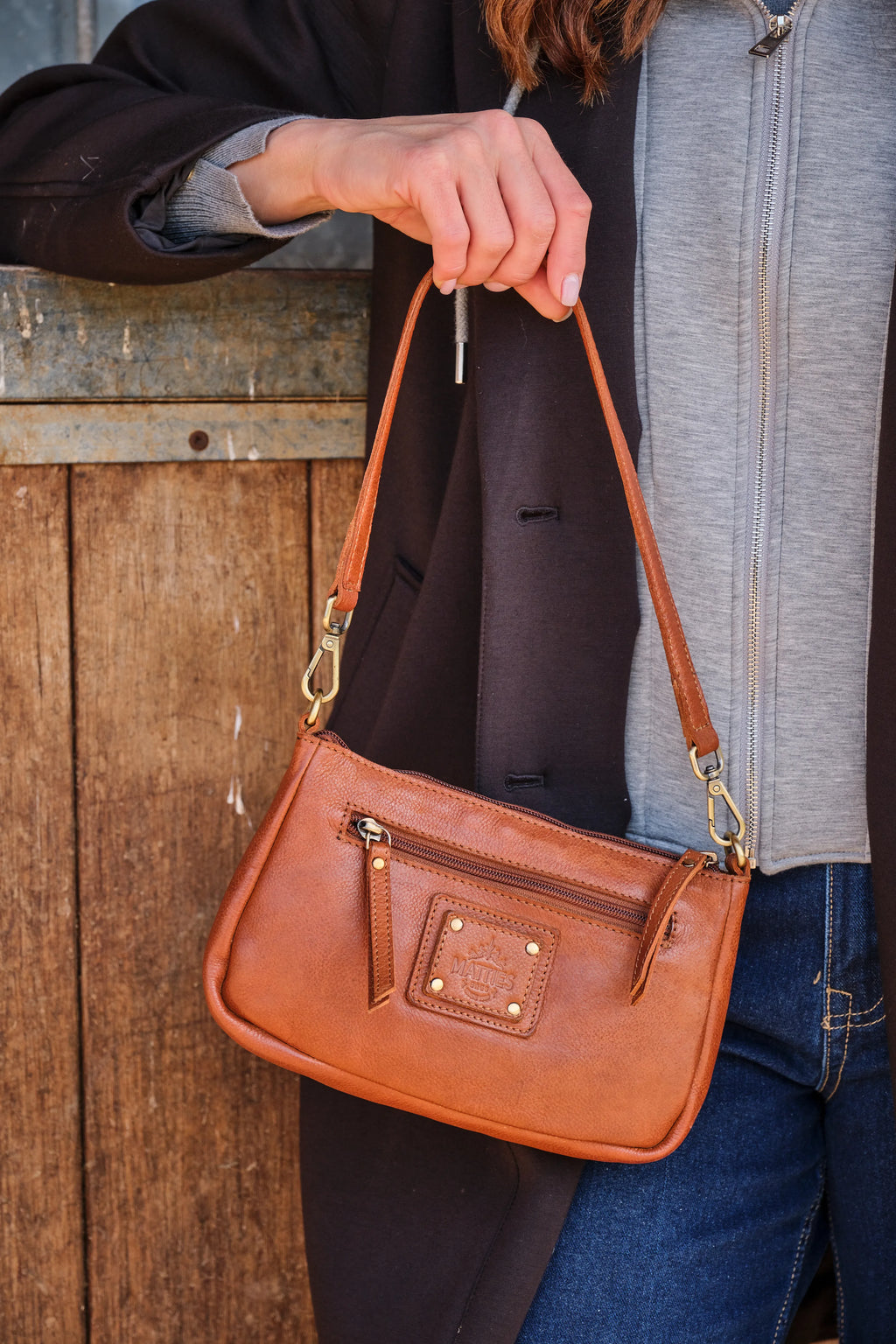 Bolso de hombro con bandolera de piel natural