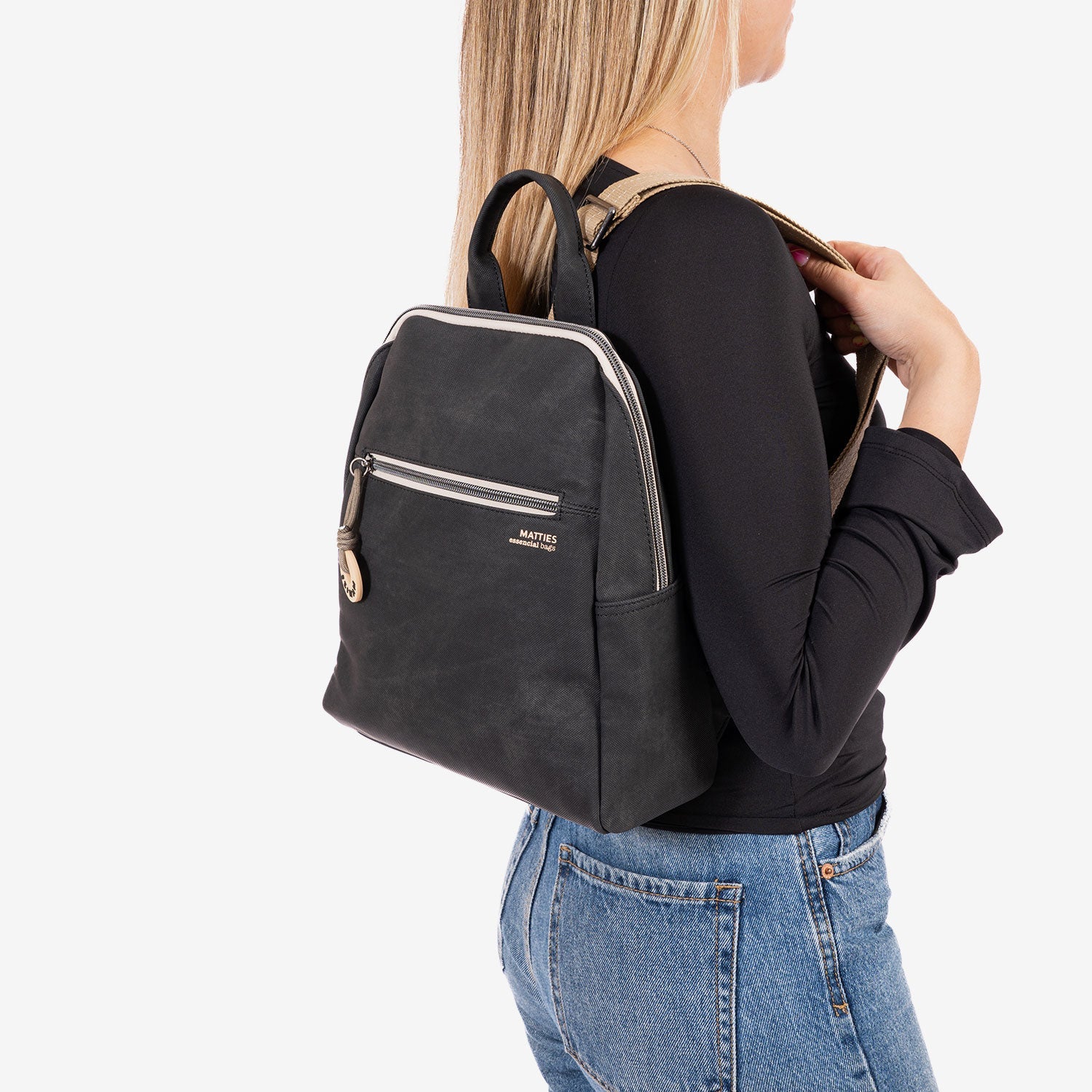 Mochila, color negro, Serie strive. 26x31x10 cm - Matties Bags