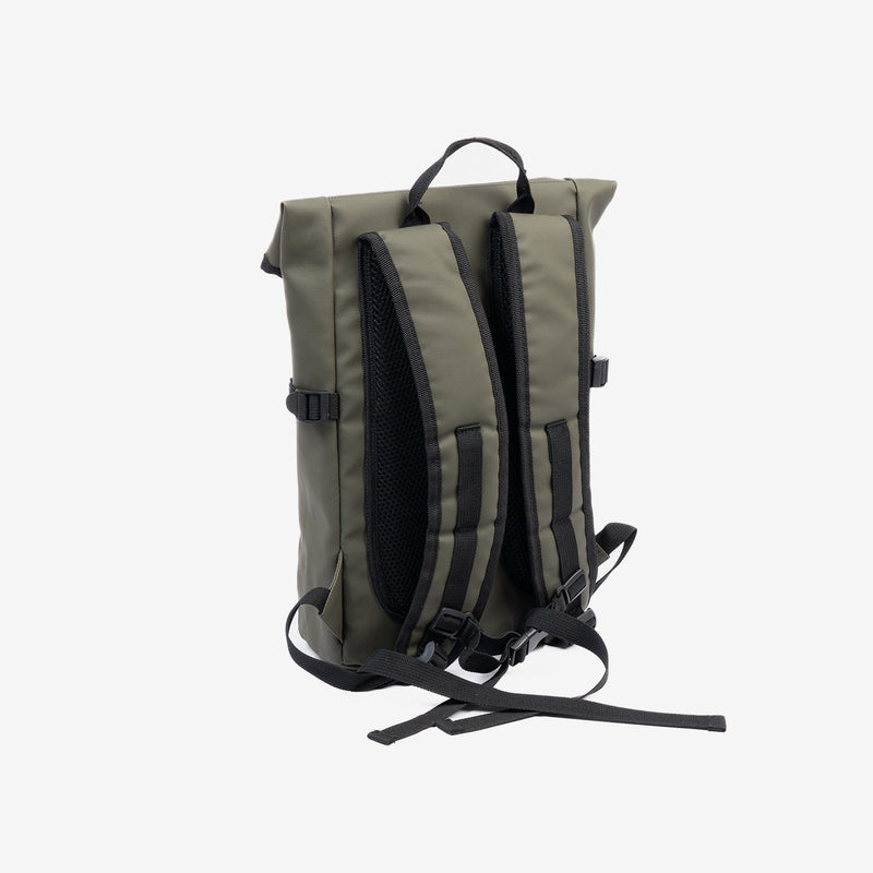 Mochila compacta color caqui, unisex, impermeable y perfecta para lo esencial. 22x35x9 cm - Matties Bags