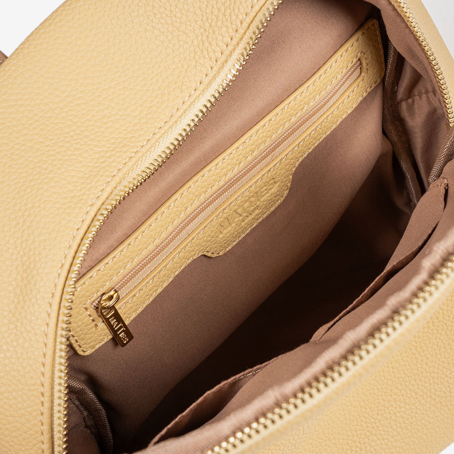 MOCHILA DE MUJER, SERIE ADRA. 22.5x27.5x10 CM - Matties Bags