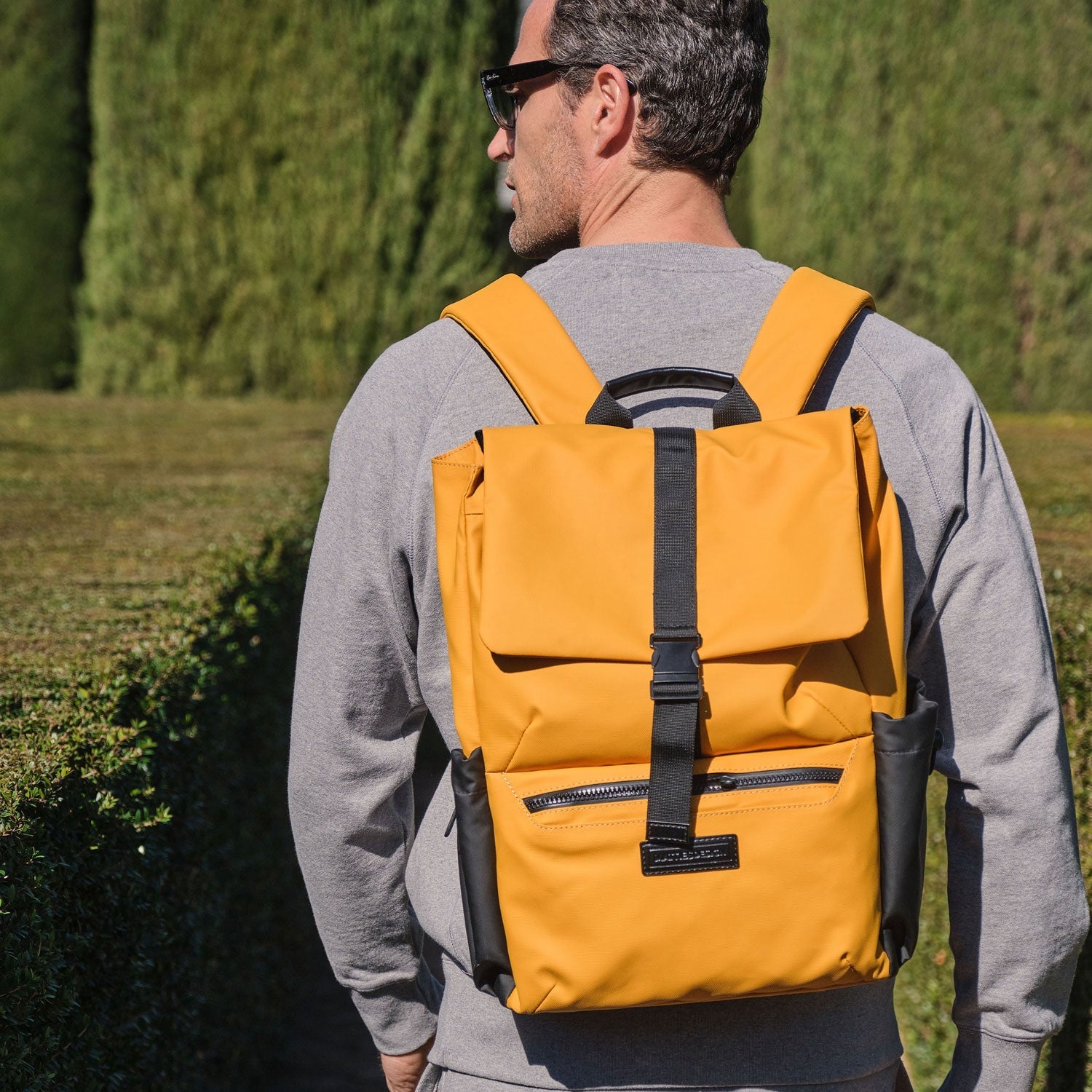 MOCHILA PARA HOMBRE, COLECCIÓN COATED NYLON. 30x42x15 cm - Matties Bags