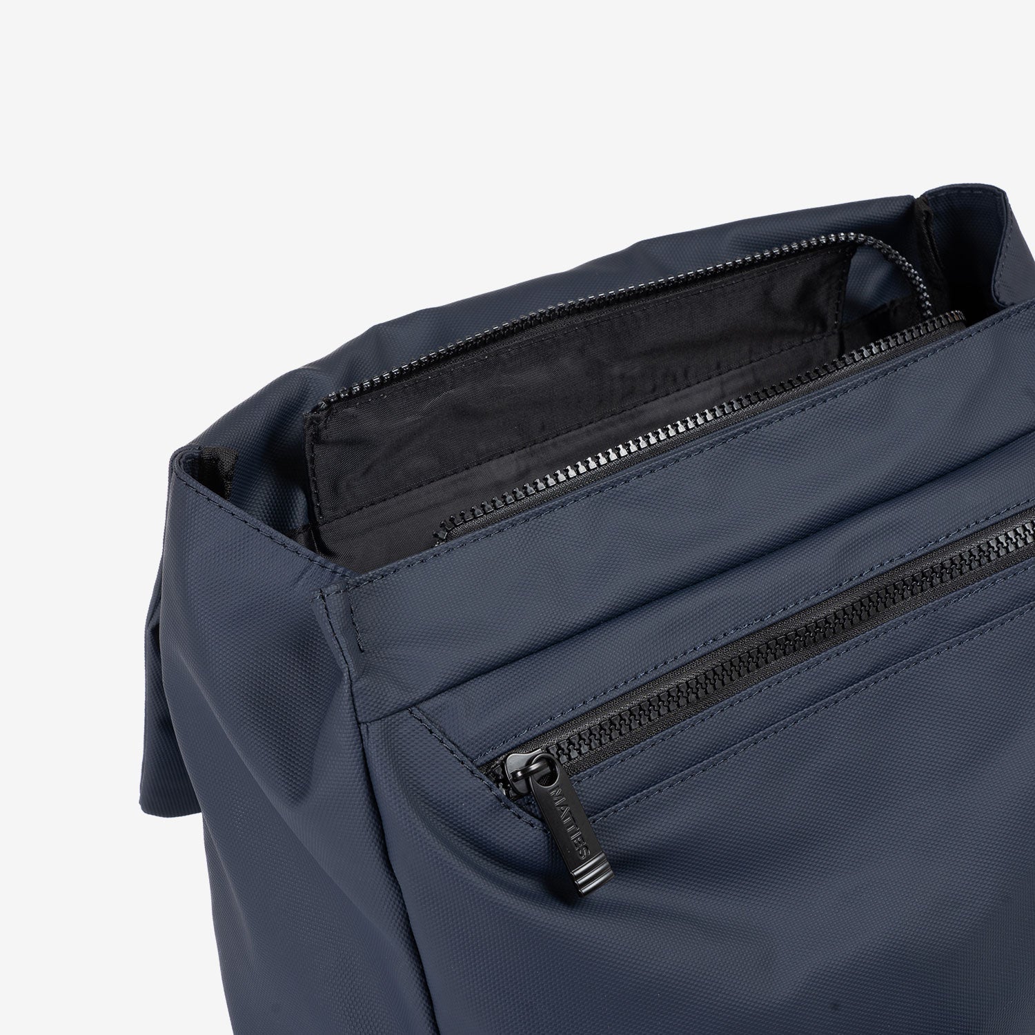 MOCHILA PARA HOMBRE, COLECCIÓN COATED NYLON. 30x42x15 cm - Matties Bags