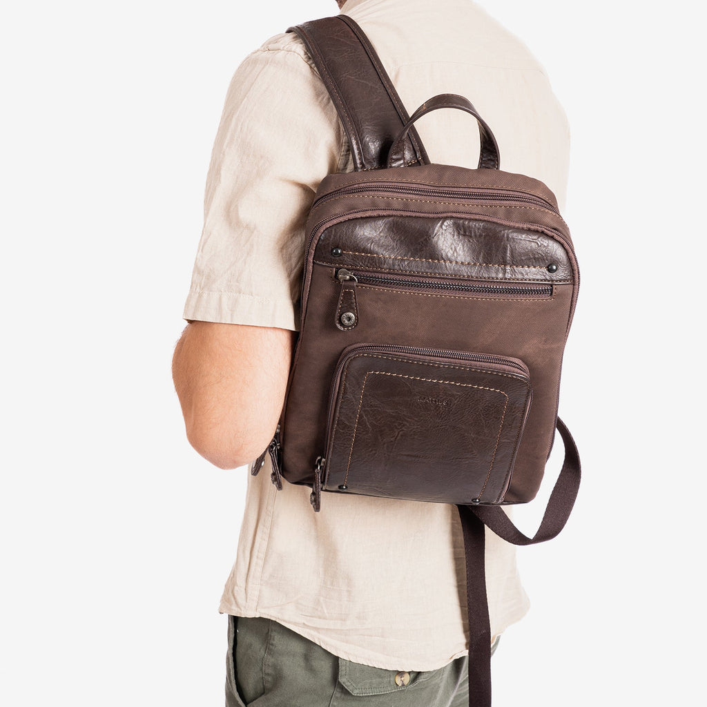 Mochila para hombre, Serie Juvenil. 27x36x09 cm - Matties Bags