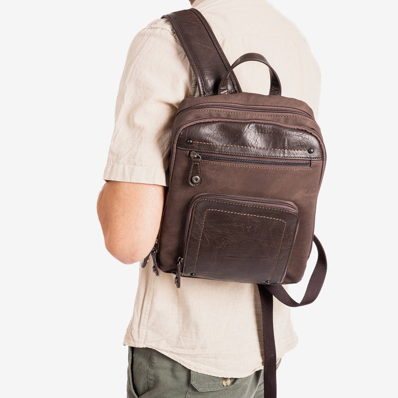 Mochila para hombre, Serie Juvenil. 27x36x09 cm - Matties Bags
