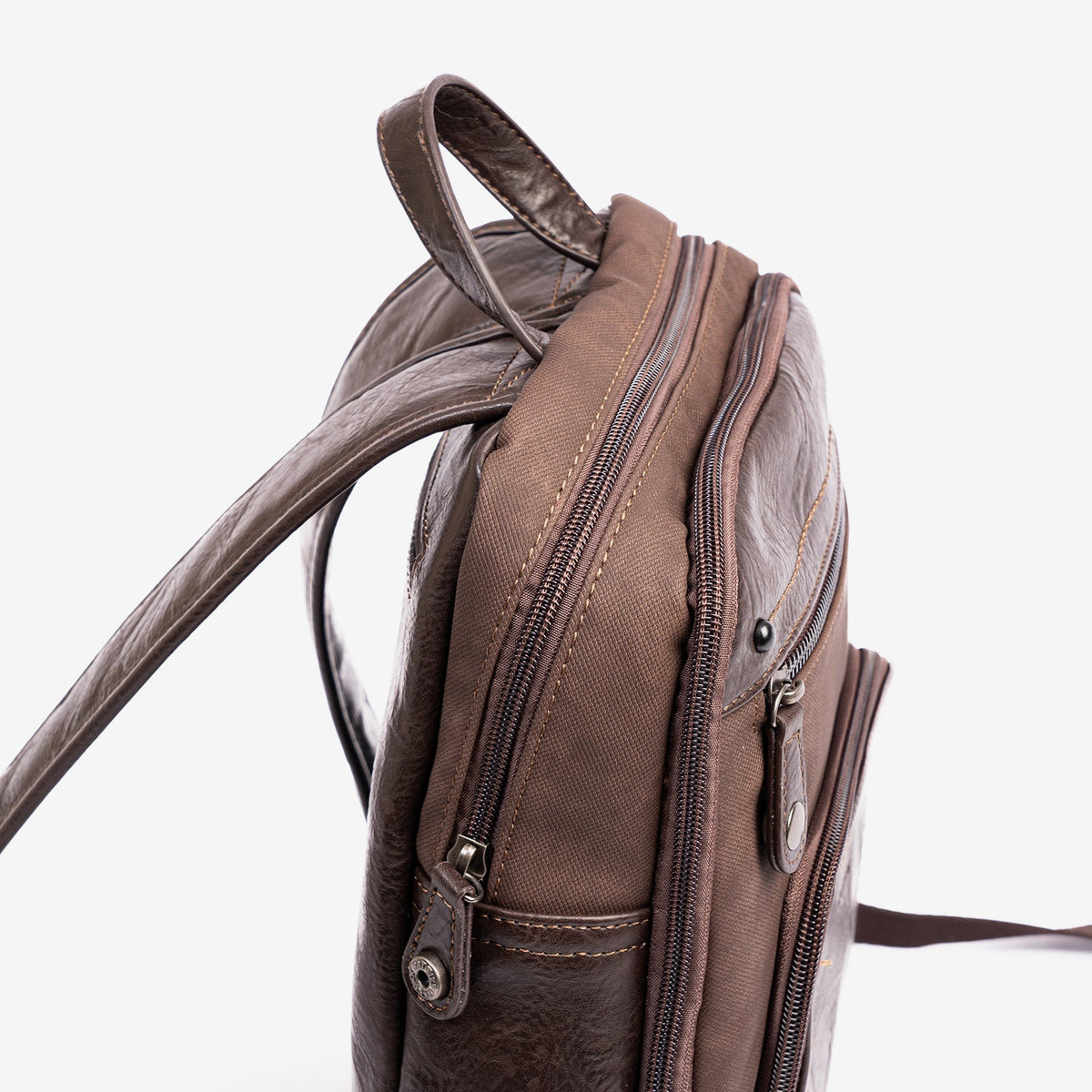 Mochila para hombre, Serie Juvenil. 27x36x09 cm - Matties Bags