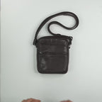Bolso bandolera elegante de hombre de piel natural