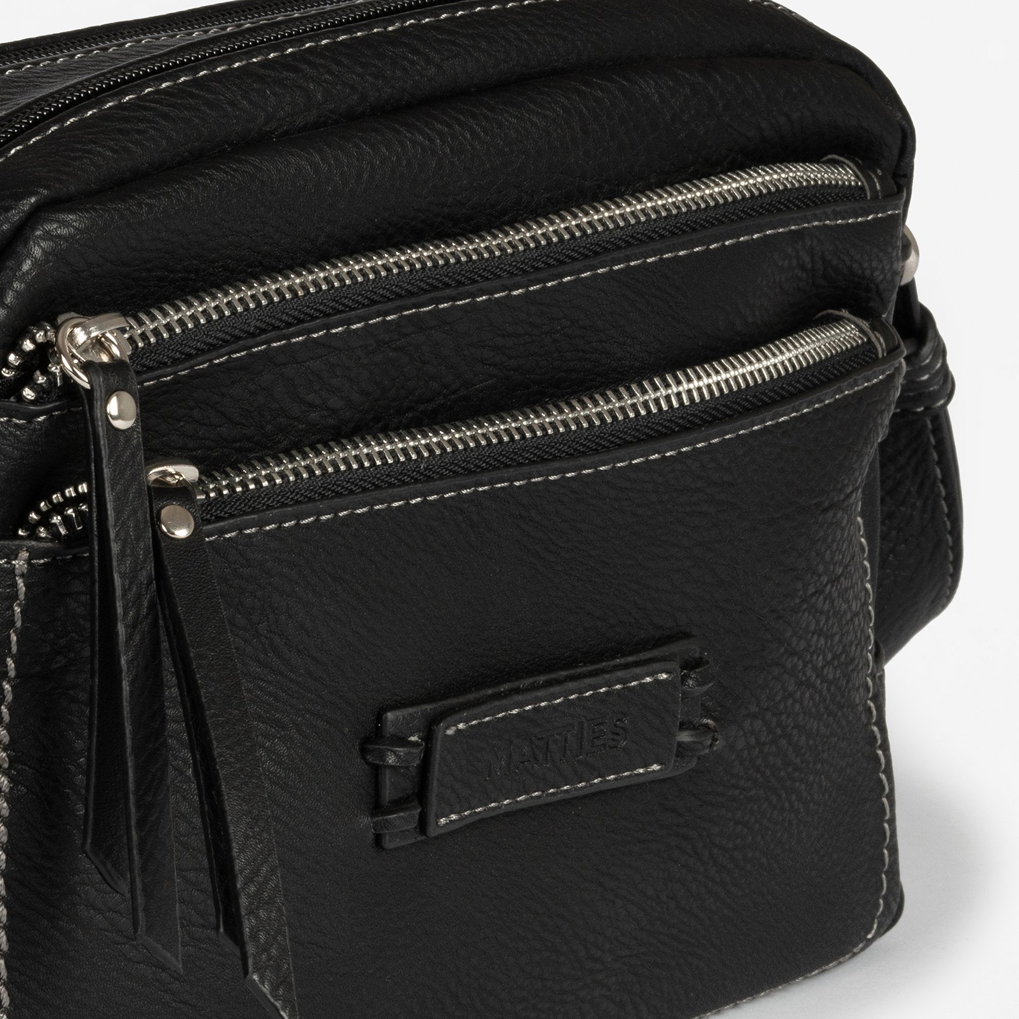 Bolso bandolera, color negro-v, Serie Classic. 24x17x8 cm