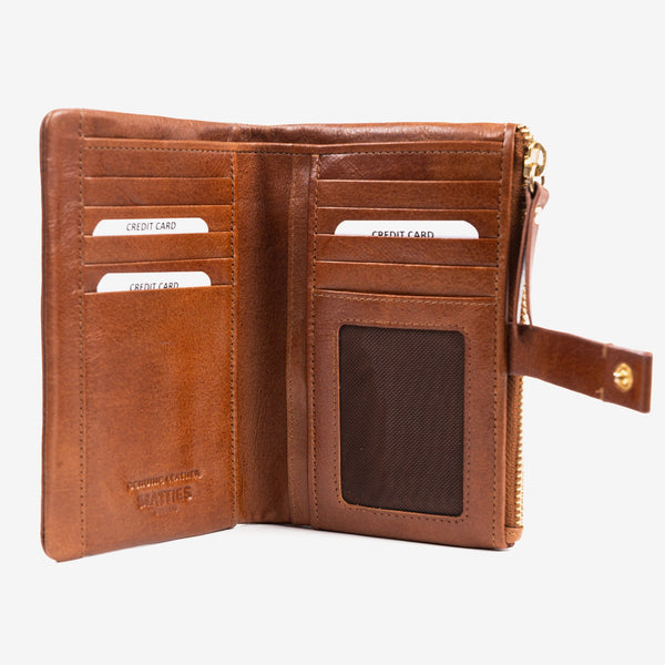 Leather wallet, tan color, vegetable leather collection. 10x15 cm