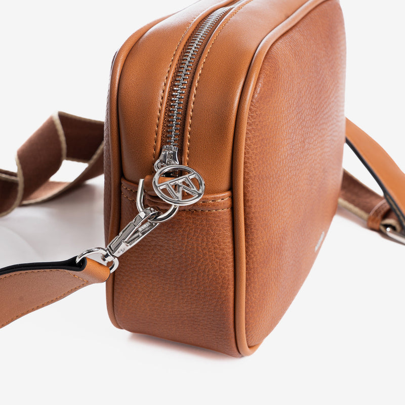 Shoulder bag, leather color, Eivissa Series. 22.5x17x7cm