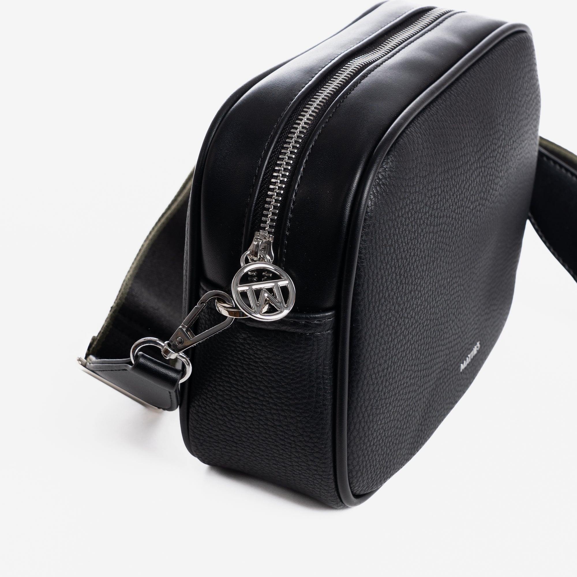 Bolso bandolera, color negro, Serie Eivissa. 22.5x17x7 cm