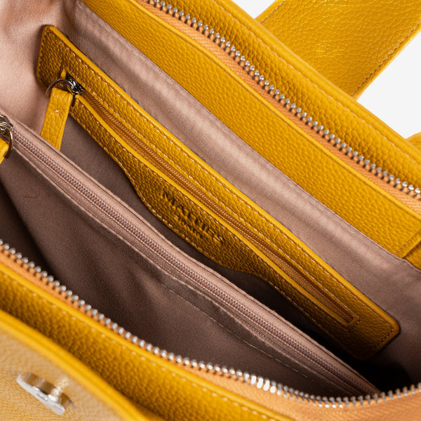 Bolso de mano con bandolera, color amarillo, Serie reunion. 30x20x12 cm