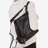Mochila para mujer, color negro, Serie mochilas sport. 30x30x11 cm