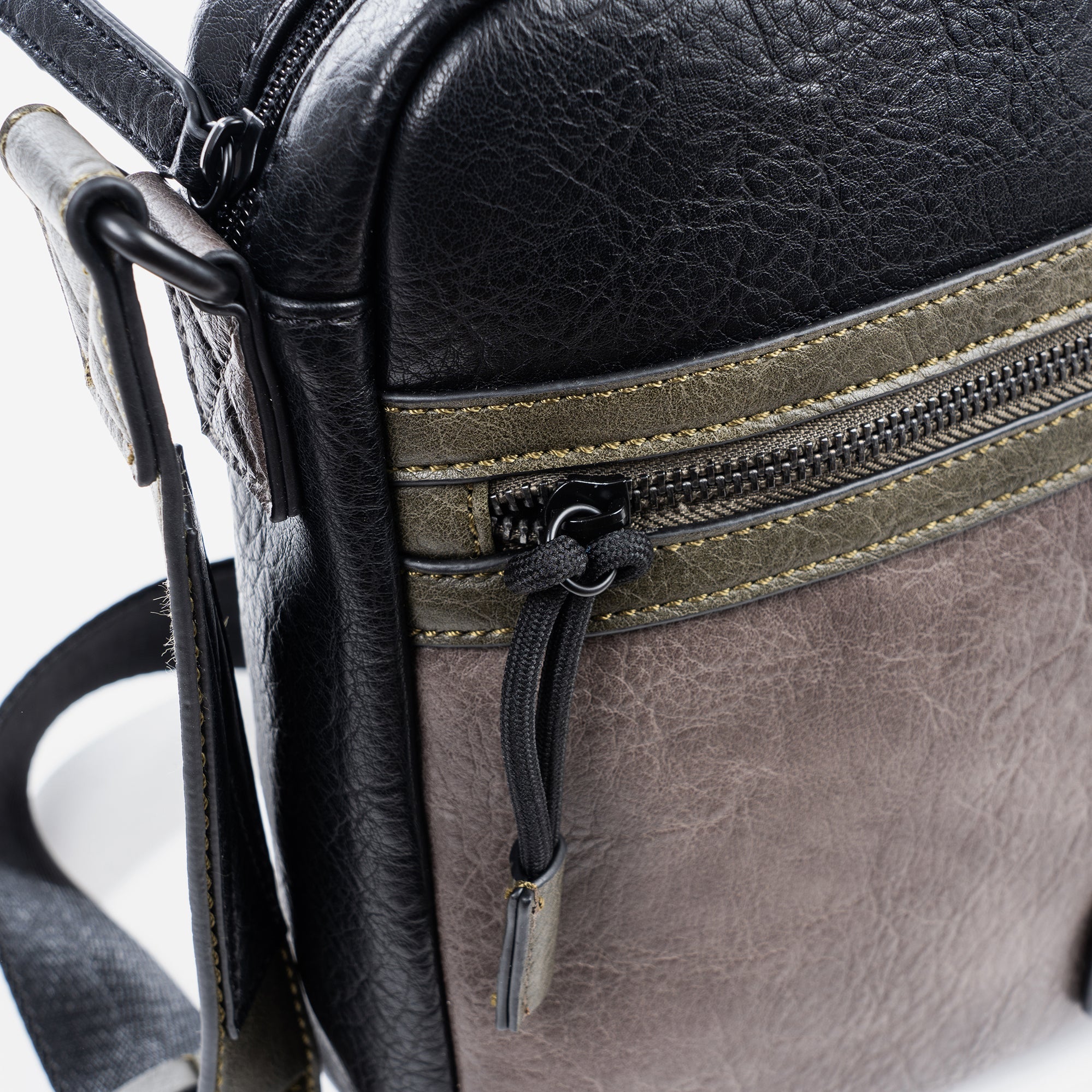 Bolso grande para hombre, color negro, Colección combinados. Porta tablet 10.2"