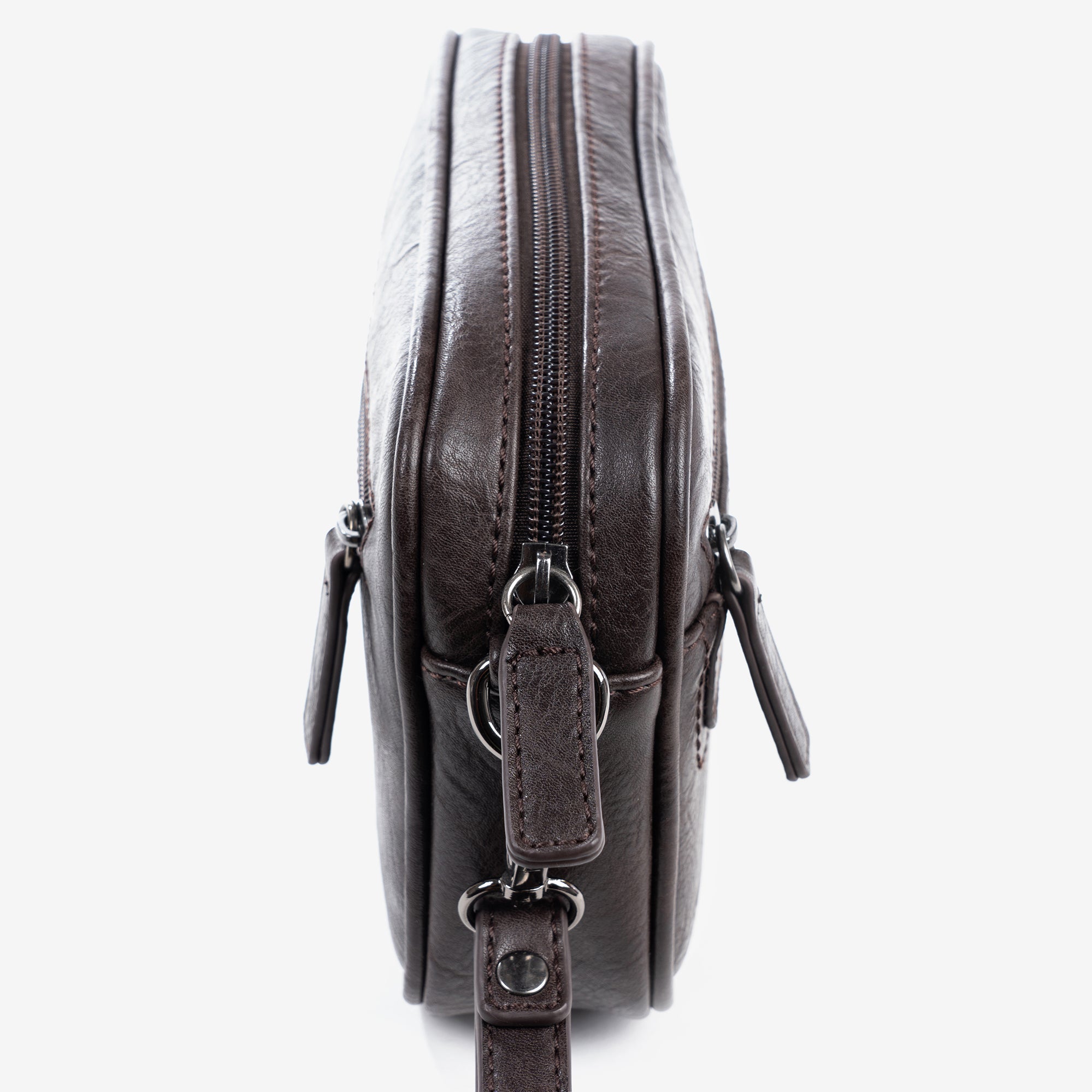 Bolso de mano para hombre, color café, Colección nappa. 21x14x05 cm