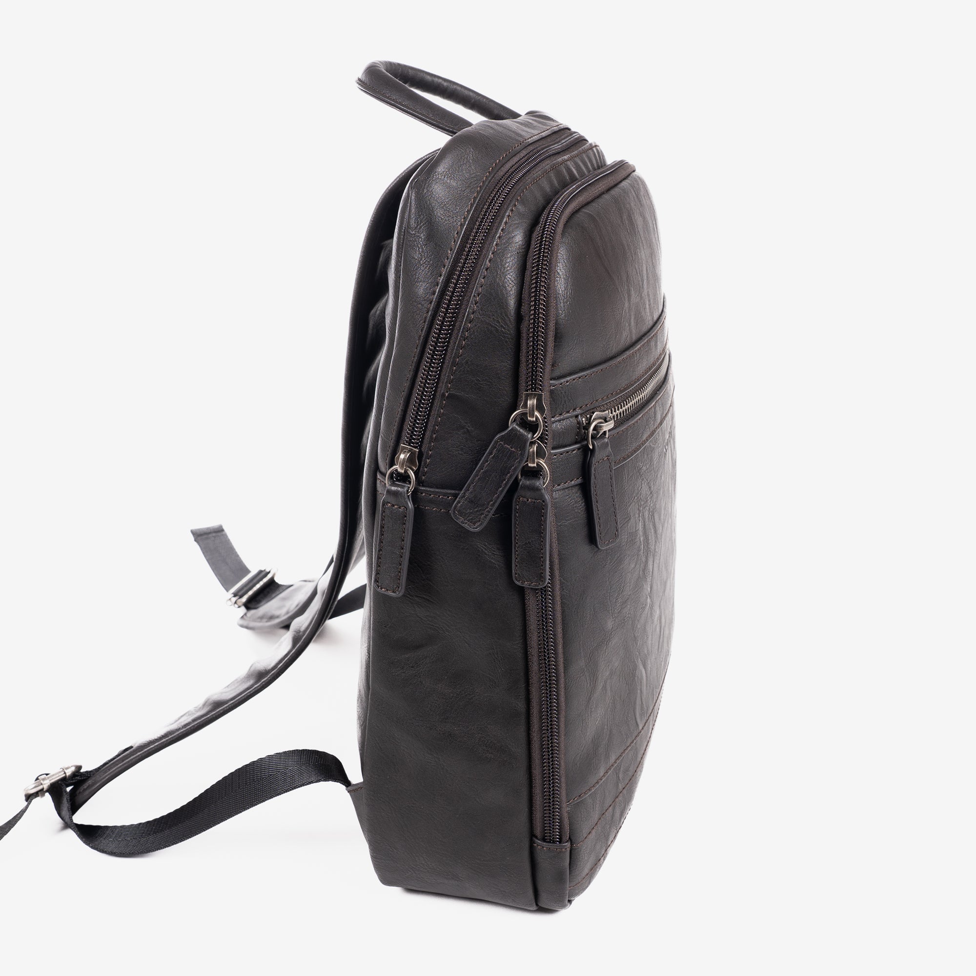 Mochila para hombre, color café, Colección juvenil. 27x36x09 cm