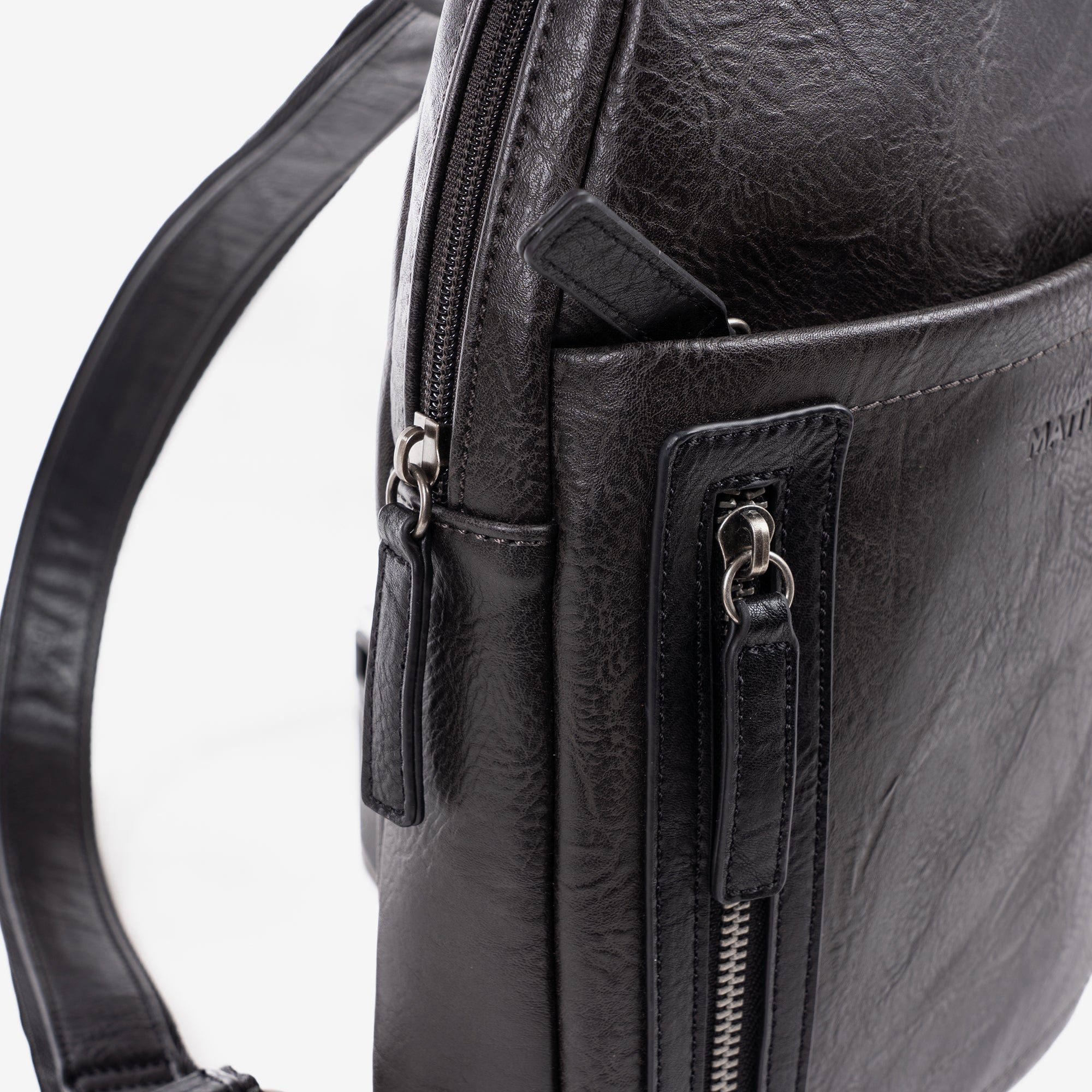 Men's shoulder bag, black, Verota Collection. 20x30x05cm