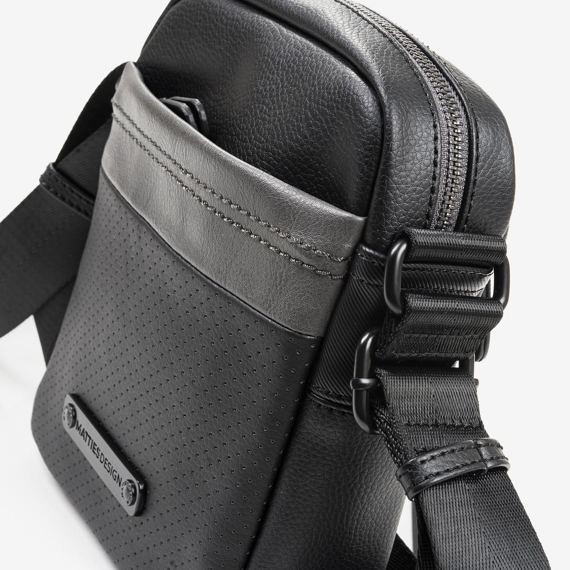 Men's shoulder bag, black color. 16x20 cm